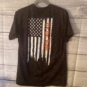 Patriotic Buckle Howitzer NWOT We the People black camo dry fit size large